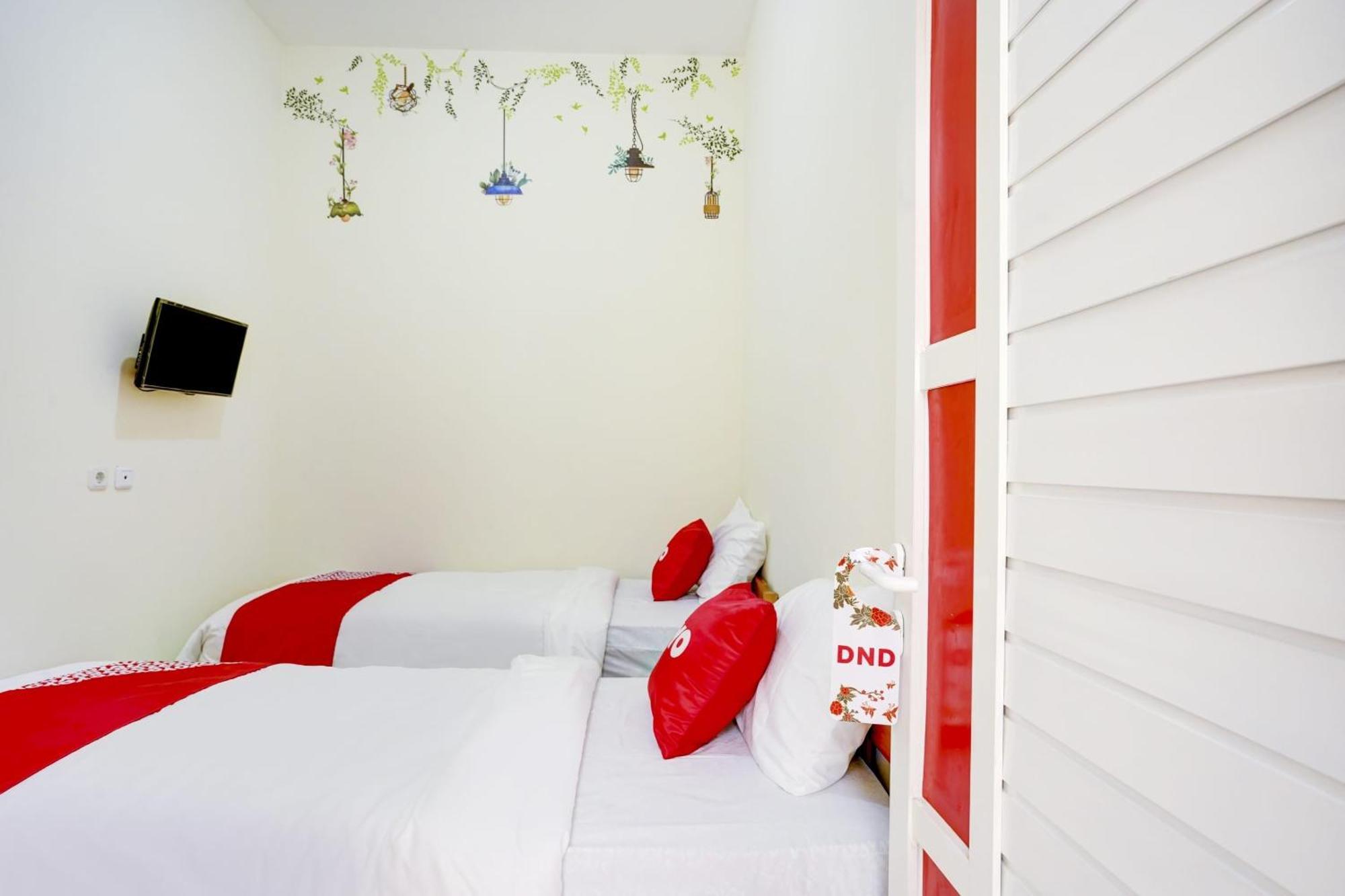 Oyo 90173 Innapp Tenggilis Family Residence Surabaia Exterior foto
